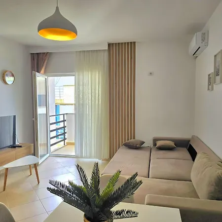 Apartment, Steps From Qerret Διαμέρισμα *