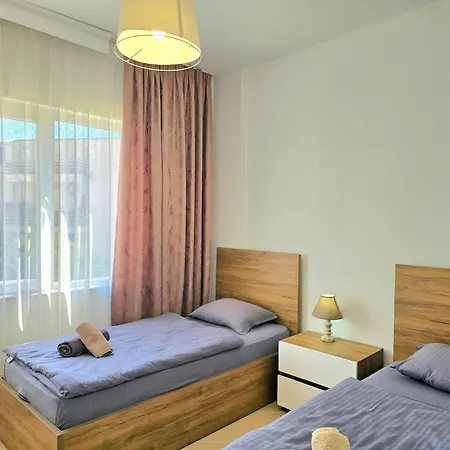Apartment, Steps From Qerret Διαμέρισμα *