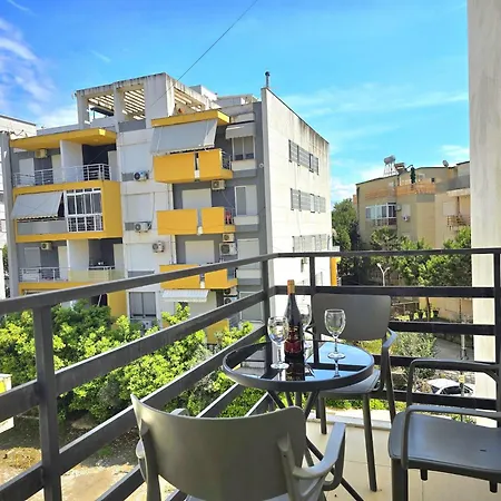 Apartment, Steps From Qerret
