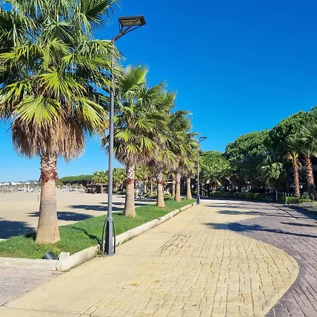 Διαμέρισμα Apartment, Steps From Qerret