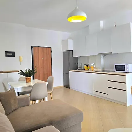 Διαμέρισμα Apartment, Steps From Qerret *